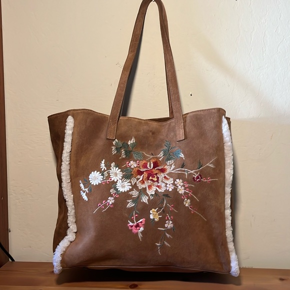 NWT Johnny Was suede Acacia Sherpa tote Italian leather with embroidery - Picture 4 of 13